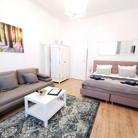 Kvh By Rockchair Apartments L Superhost Status L Boxspringbett Am Schloss Charlottenburg Welcomes You! Berlin Eksteriør billede