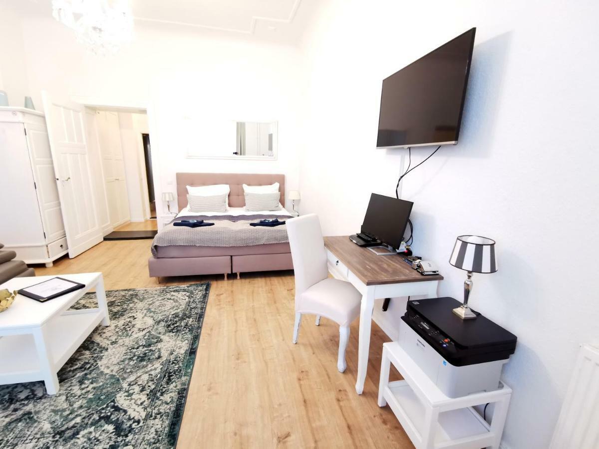 Kvh By Rockchair Apartments L Superhost Status L Boxspringbett Am Schloss Charlottenburg Welcomes You! Berlin Eksteriør billede